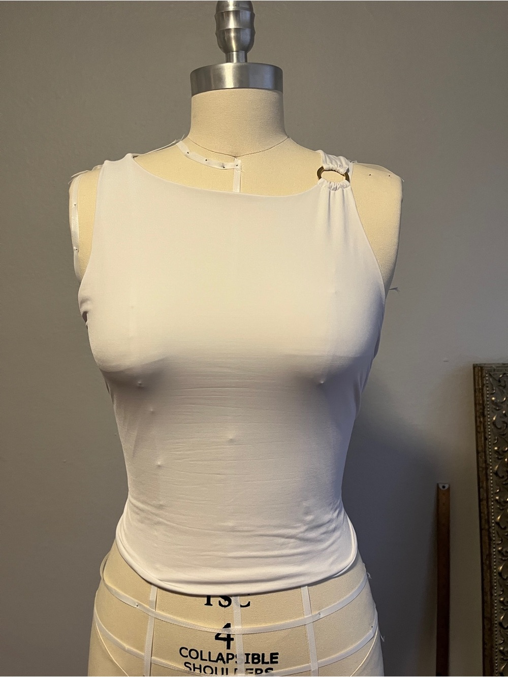 Manu Studio White Ring-Accent Tank Top